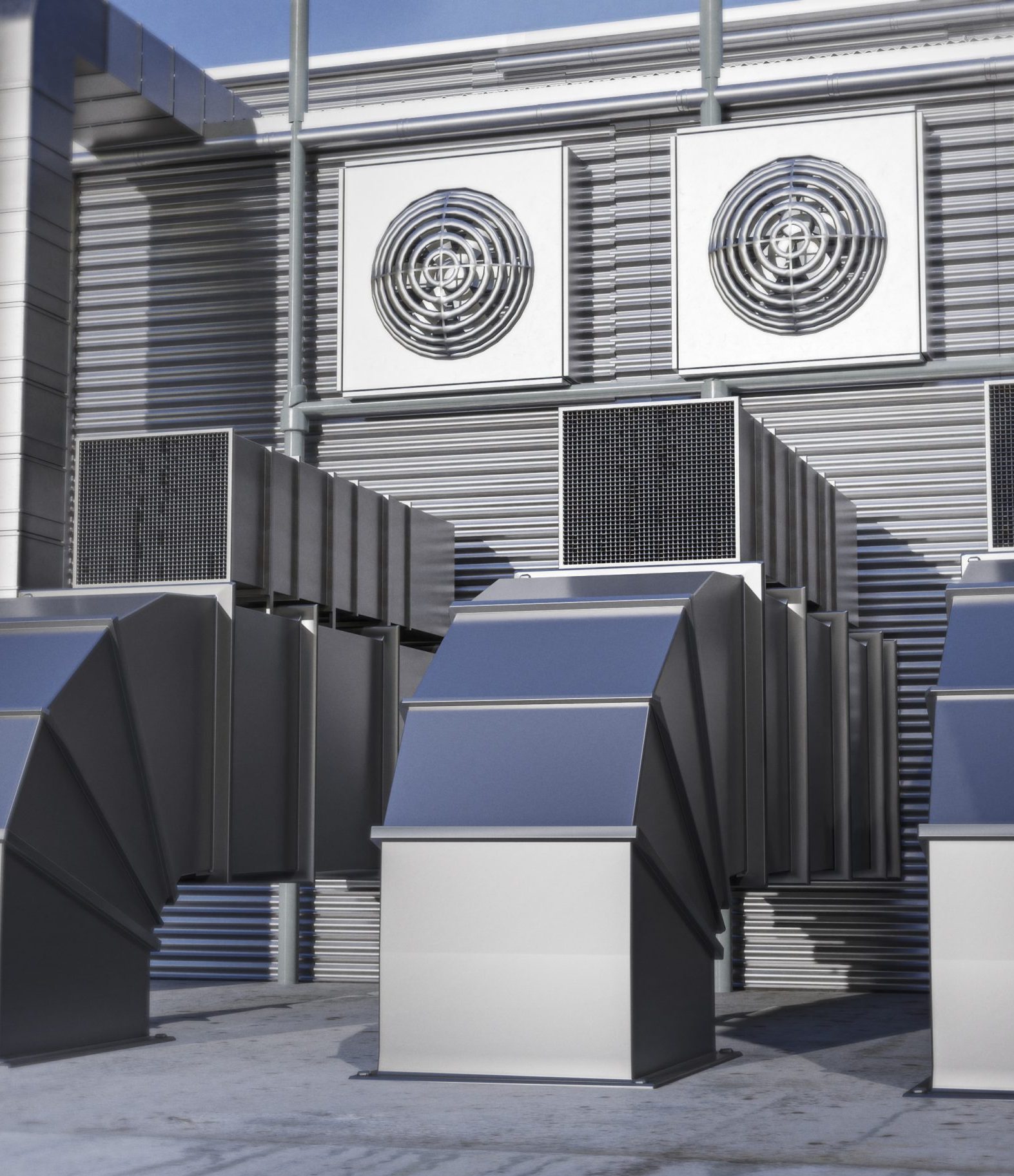 Lüftungs- und Klimaanlagen auf einem Gebäude zur gewerblichen Nutzung